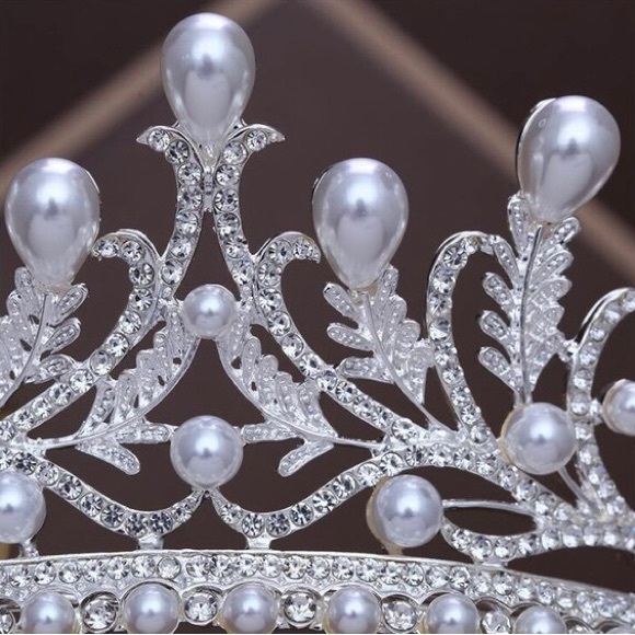 The Pearl Tiara - Picture 5 of 8
